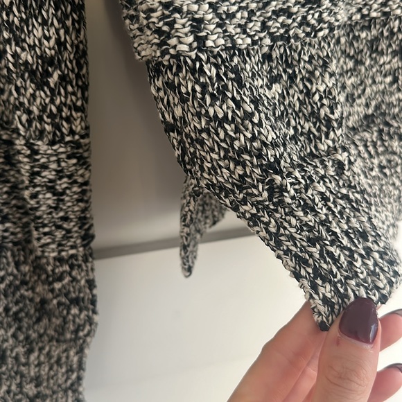 BCBGeneration Women’s Black and White Heathered Sweater Size Medium - Picture 4 of 6